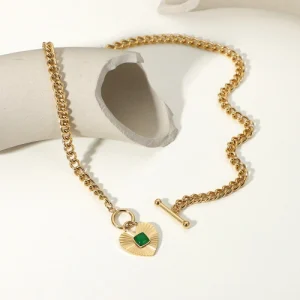 Heart Shaped Pendant With Green Agate Necklaces