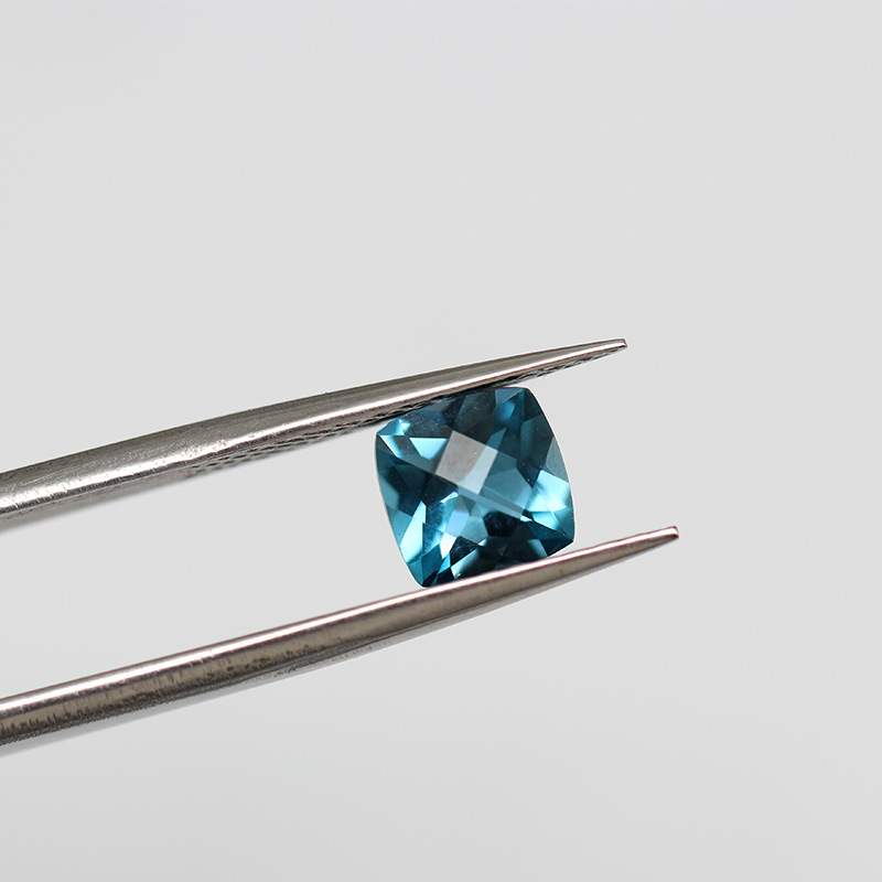 Natural London Blue Topaz Fat Square Surface Cut - 이미지 3